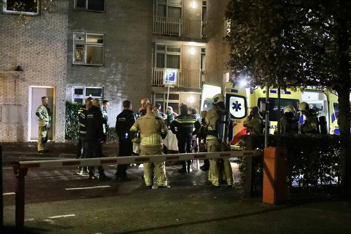 Verwarde aangehouden bij flatgebouw