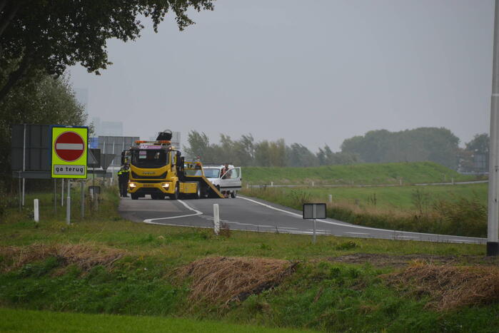 Bestelwagen belandt in de sloot