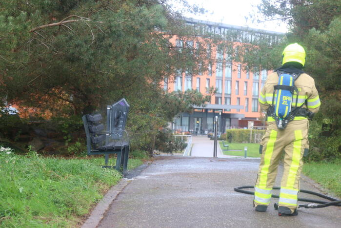 Houten bank afgebrand in park