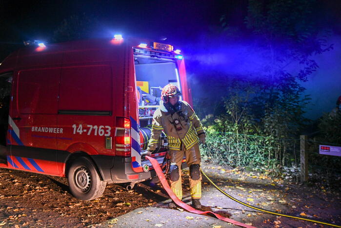 Twee personenwagens verwoest vanwege brand