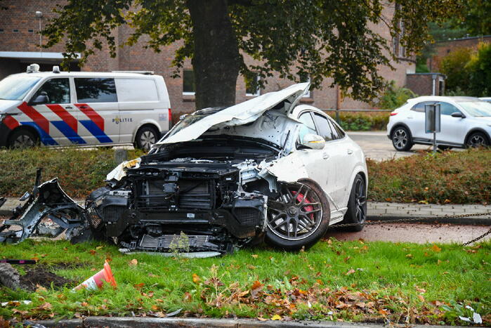 Mercedes-AMG belandt op de kop op fietspad