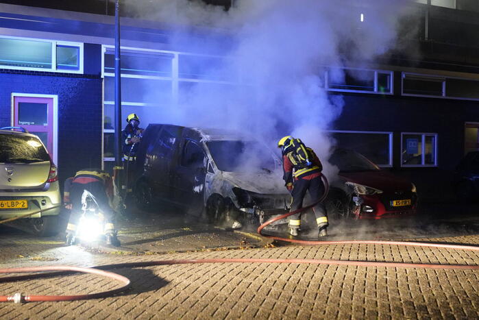 Tweede auto volledig uitgebrand
