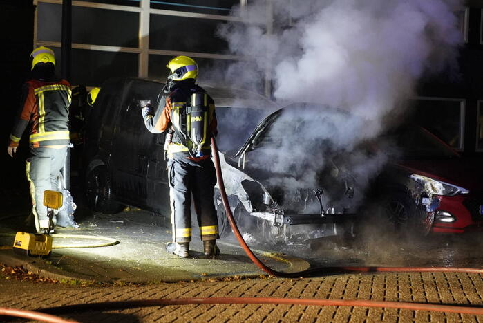Tweede auto volledig uitgebrand