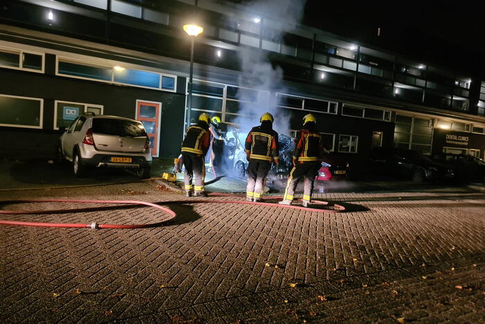 Tweede auto volledig uitgebrand