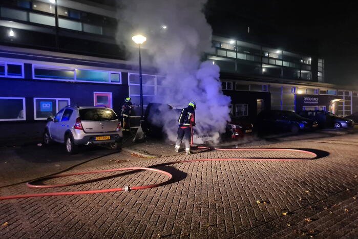 Tweede auto volledig uitgebrand