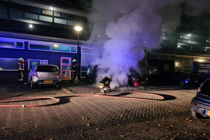 Tweede auto volledig uitgebrand