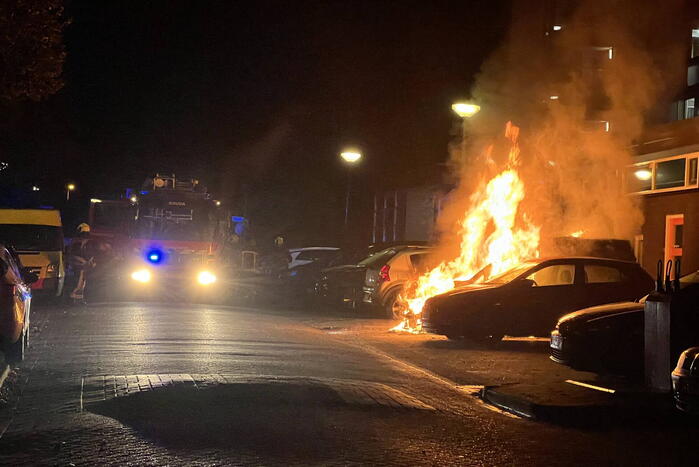 Tweede auto volledig uitgebrand