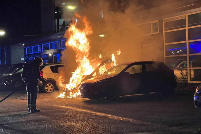 Tweede auto volledig uitgebrand
