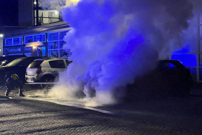 Tweede auto volledig uitgebrand