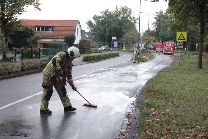 Wegdek spekglad door diesellekkage