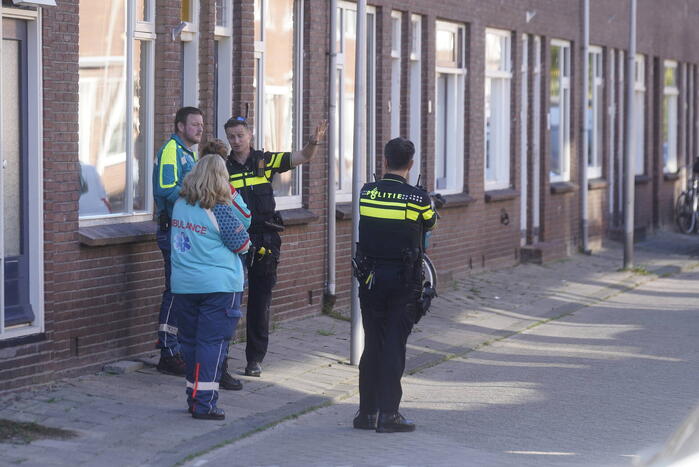 Ambulancemedewerker overgoten met heet water in woning