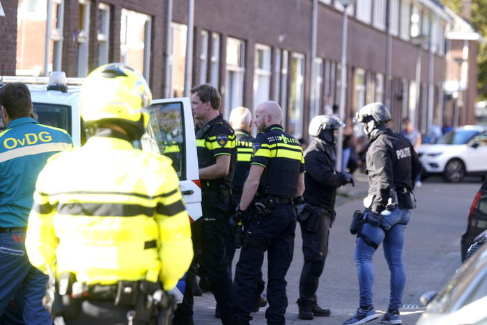 Ambulancemedewerker overgoten met heet water in woning