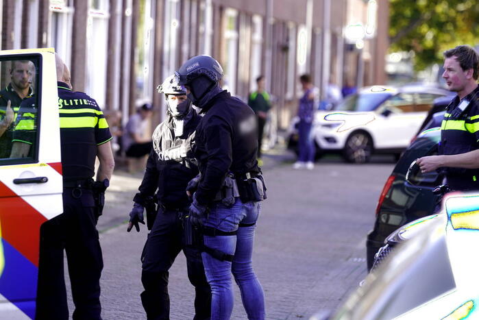 Ambulancemedewerker overgoten met heet water in woning