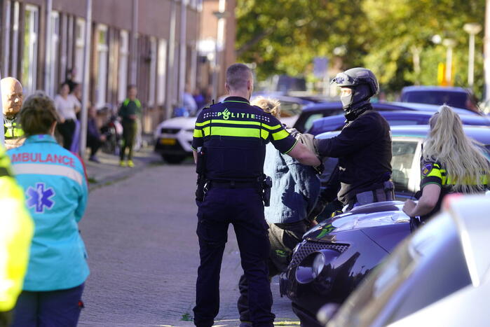 Ambulancemedewerker overgoten met heet water in woning