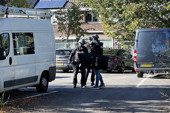 Ambulancemedewerker overgoten met heet water in woning