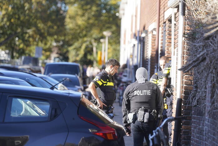 Ambulancemedewerker overgoten met heet water in woning