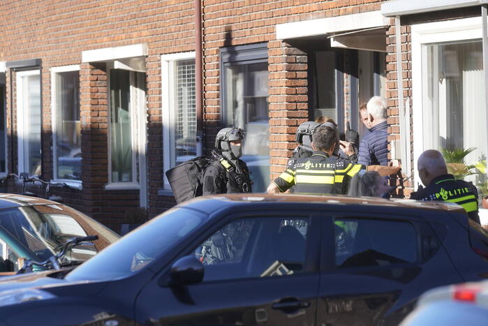 Ambulancemedewerker overgoten met heet water in woning