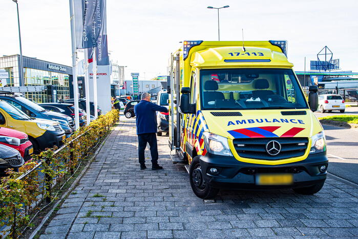 Scooterrijdster raakt gewond bij botsing met auto