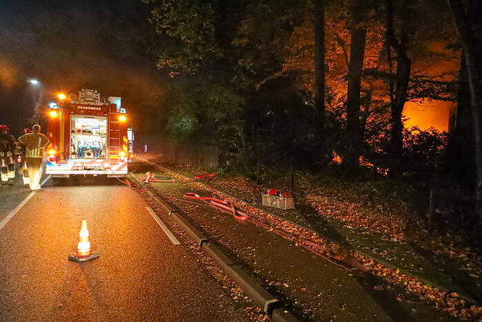 Caravan in achtertuin verwoest vanwege brand