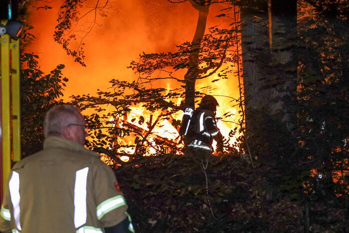 Caravan in achtertuin verwoest vanwege brand