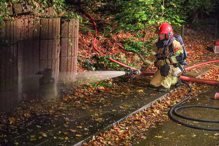 Caravan in achtertuin verwoest vanwege brand