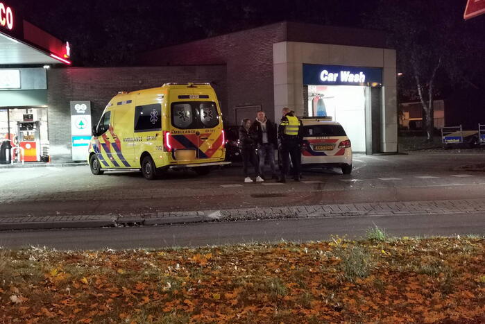 Bezorger gewond bij ongeval met auto