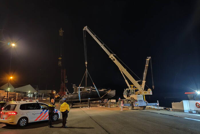 Aangevaren watertaxi aangekomen in haven
