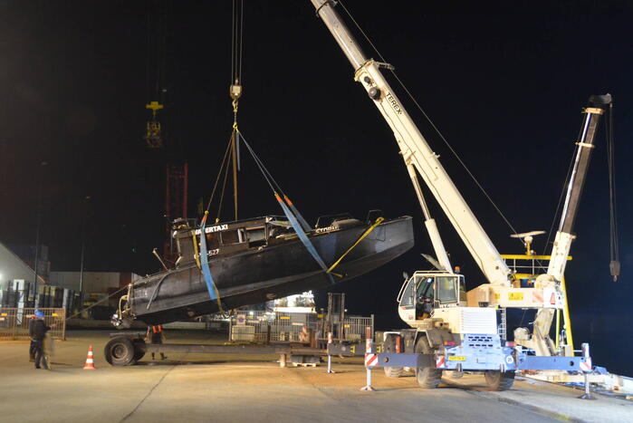 Aangevaren watertaxi aangekomen in haven
