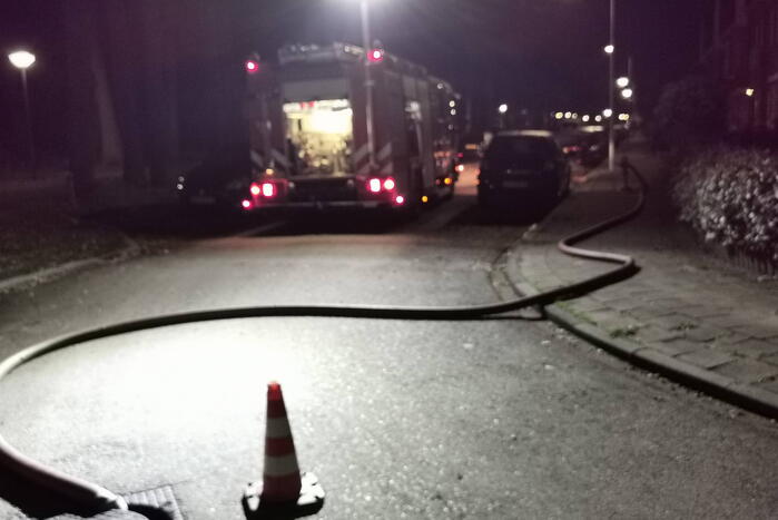 Brandweer spoelt riool door vanwege vreemde lucht