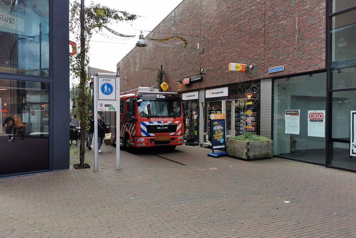 Plafond valt naar beneden in winkel