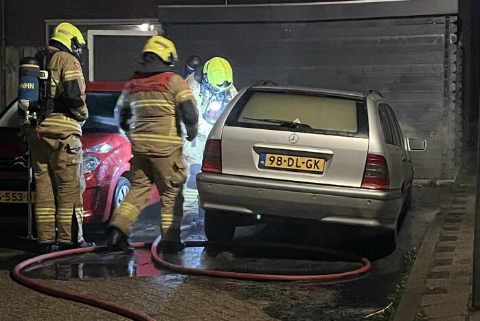 Brand in geparkeerde auto
