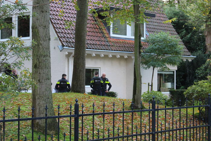 Overvallers vluchten weg met bestelbus