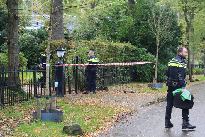 Overvallers vluchten weg met bestelbus