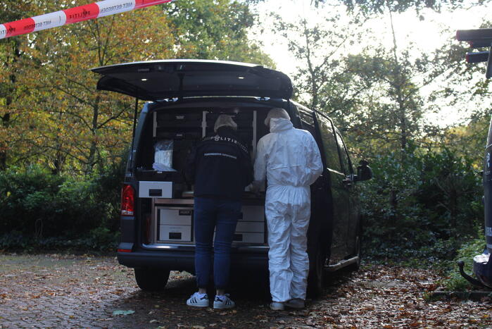 Overvallers vluchten weg met bestelbus