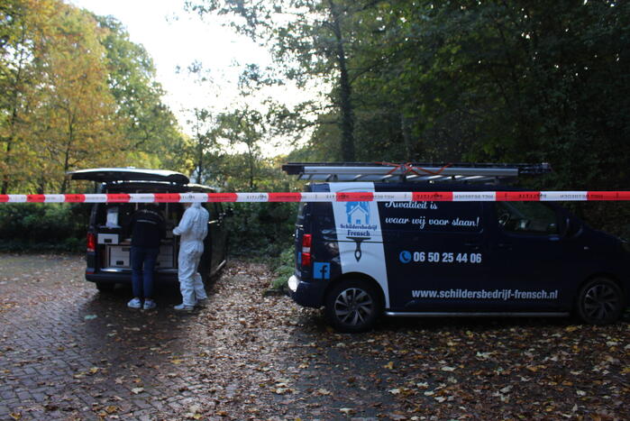 Overvallers vluchten weg met bestelbus