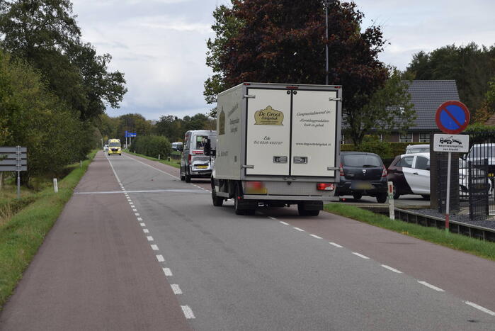Bakwagen botst achterop bestelbus