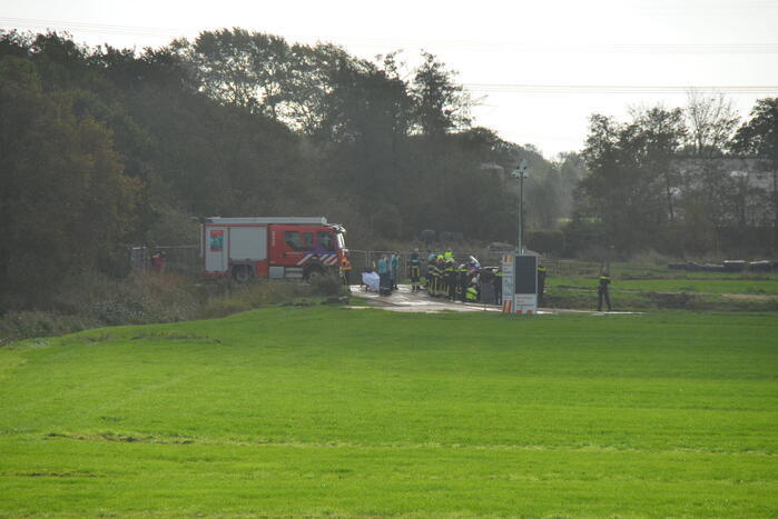 Auto belandt op de kop in greppel