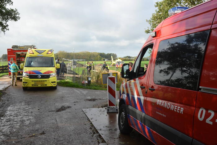 Auto belandt op de kop in greppel