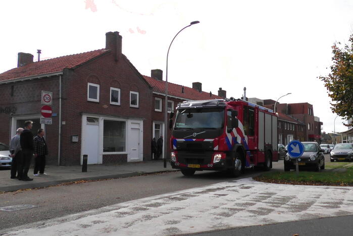 Gaslucht in woning, brandweer doet onderzoek