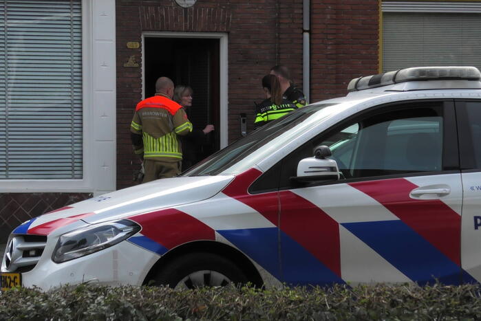 Gaslucht in woning, brandweer doet onderzoek