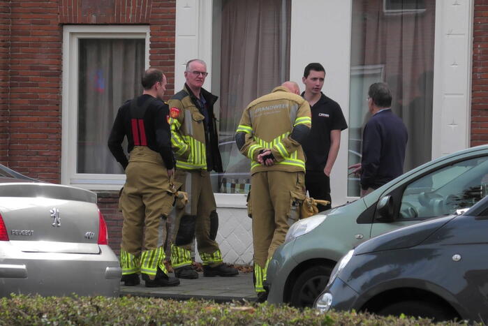 Gaslucht in woning, brandweer doet onderzoek
