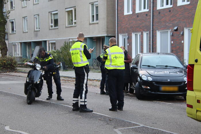 Scooterrijdster aangereden bij verlaten parkeerplek