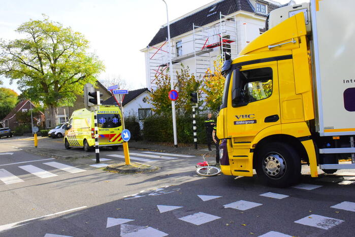 Fietser gewond bij aanrijding met vrachtwagen