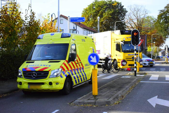 Fietser gewond bij aanrijding met vrachtwagen