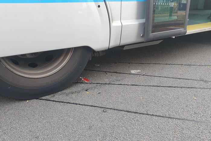 Fietser gewond bij botsing met elektrische lijnbus