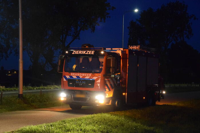 Brandweer redt paard uit een sloot