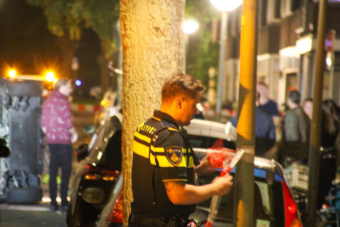 Personenauto op de kant na ongeval