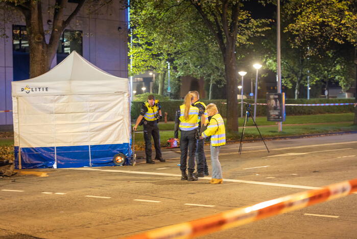 Dode en twee gewonden bij ernstig verkeersongeval