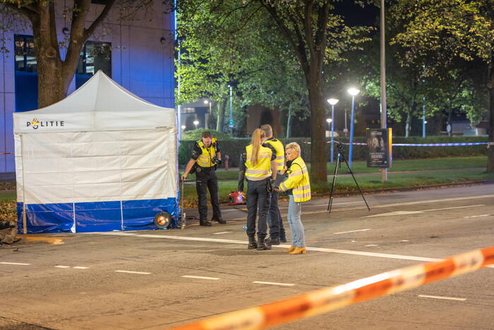 Dode en twee gewonden bij ernstig verkeersongeval