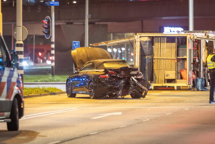 Dode en twee gewonden bij ernstig verkeersongeval